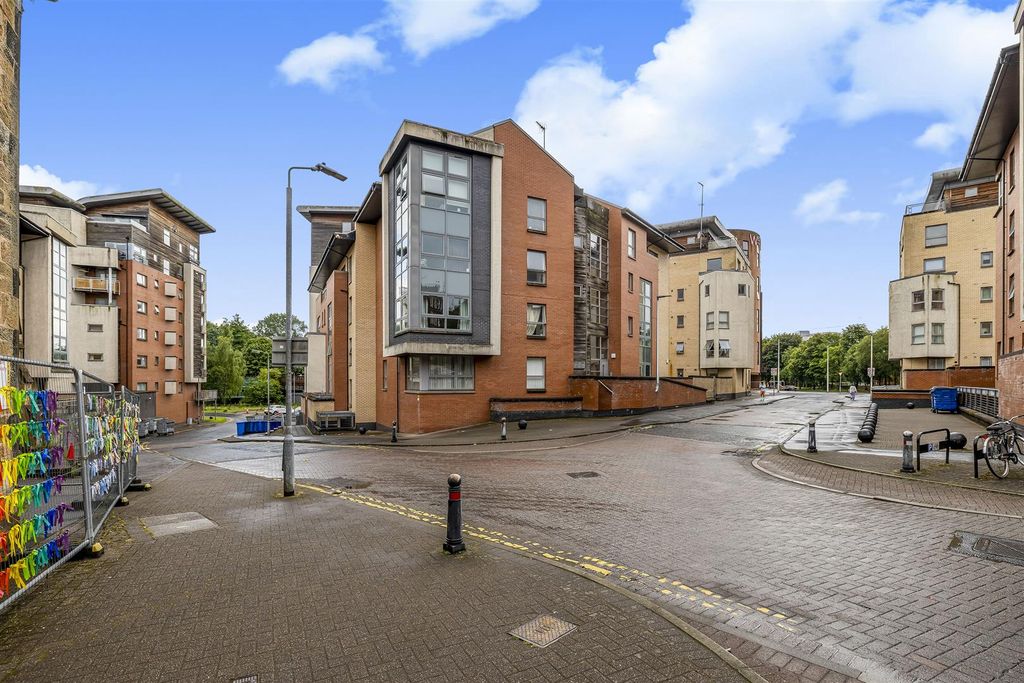 Property photo 1 of 26 1 Castle Street Flat 3_6.Jpg