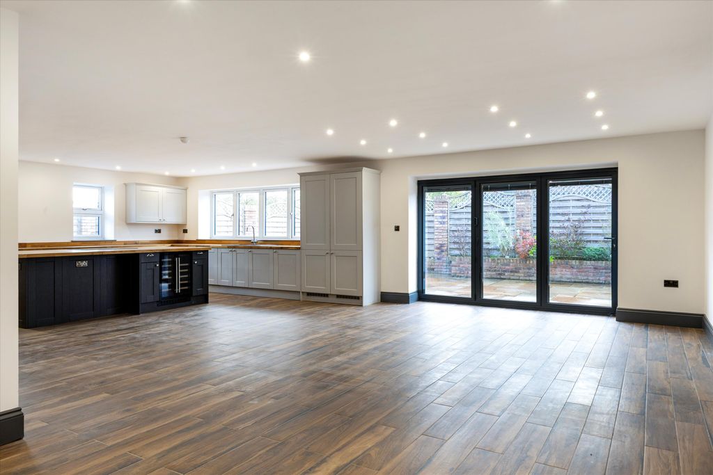 Property photo 3 of 20 Image