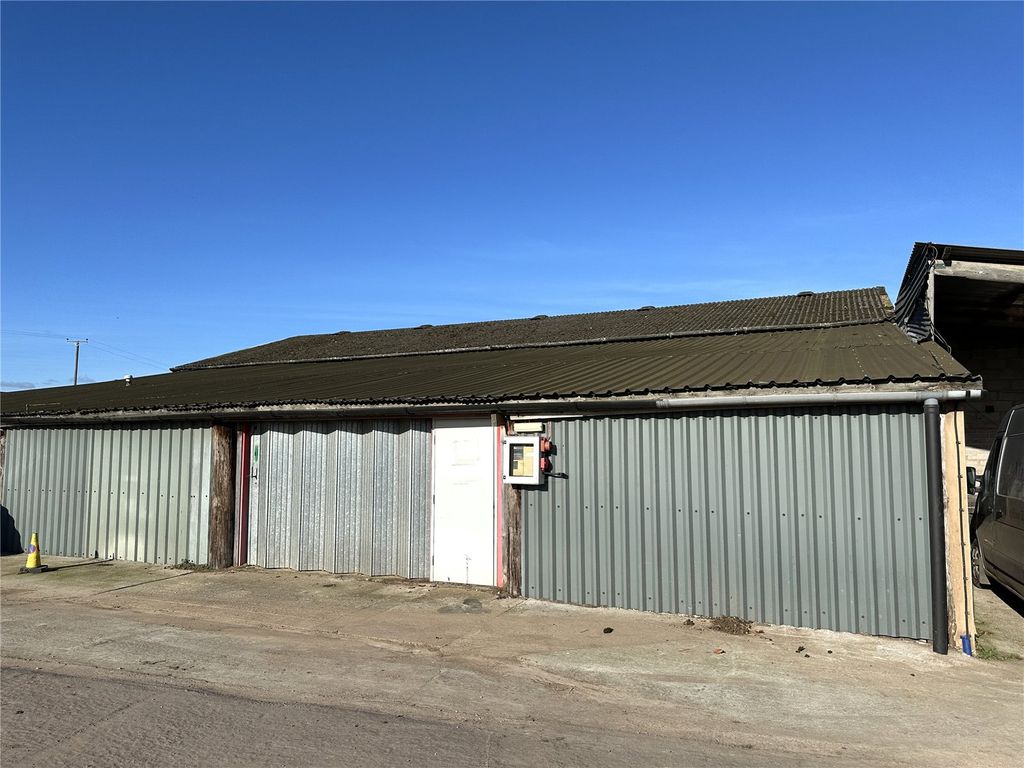 Property photo 2 of 8 Picture No. 11