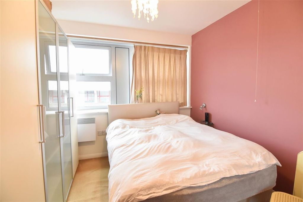 Property photo 3 of 4