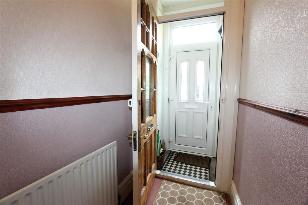Property photo 3 of 21 Entrance Hall 2.Jpg