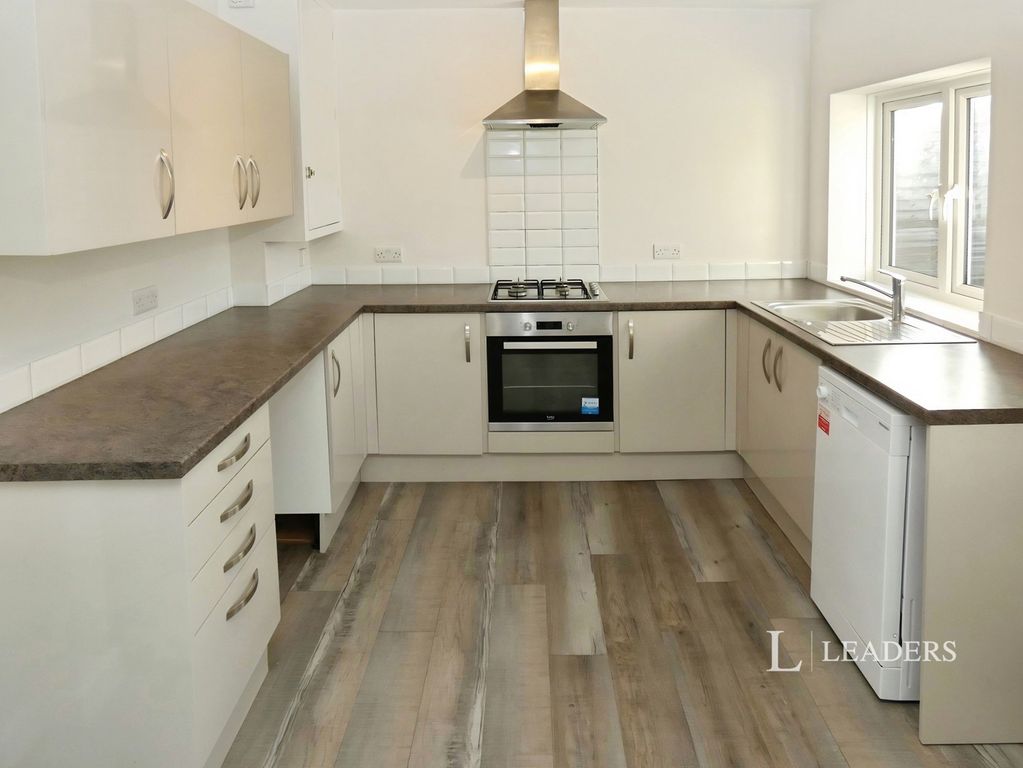 Property photo 2 of 12 Kitchen