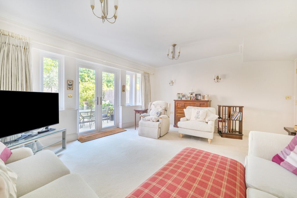 Property photo 2 of 15 Picture No. 27