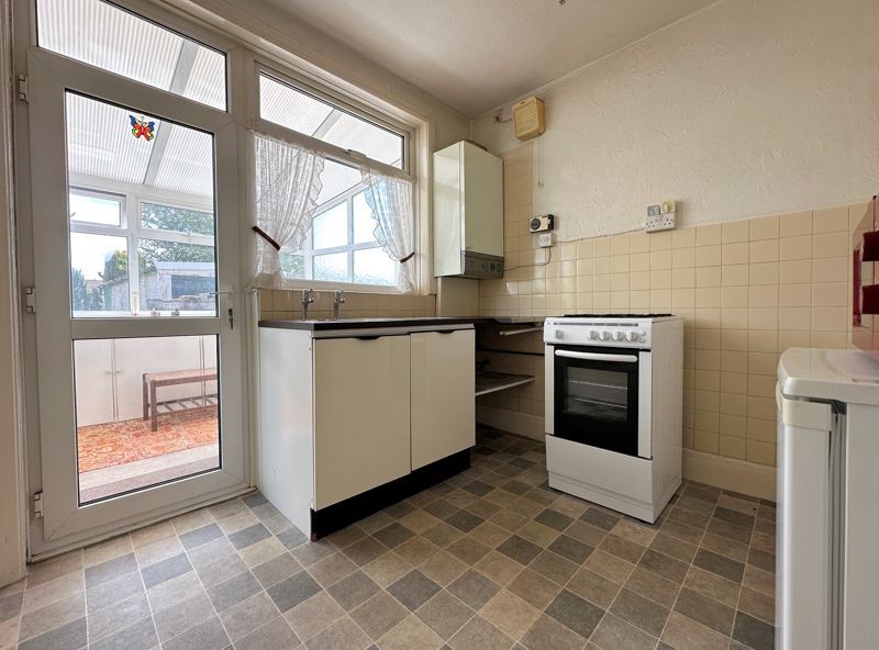 Property photo 3 of 19 Kitchen