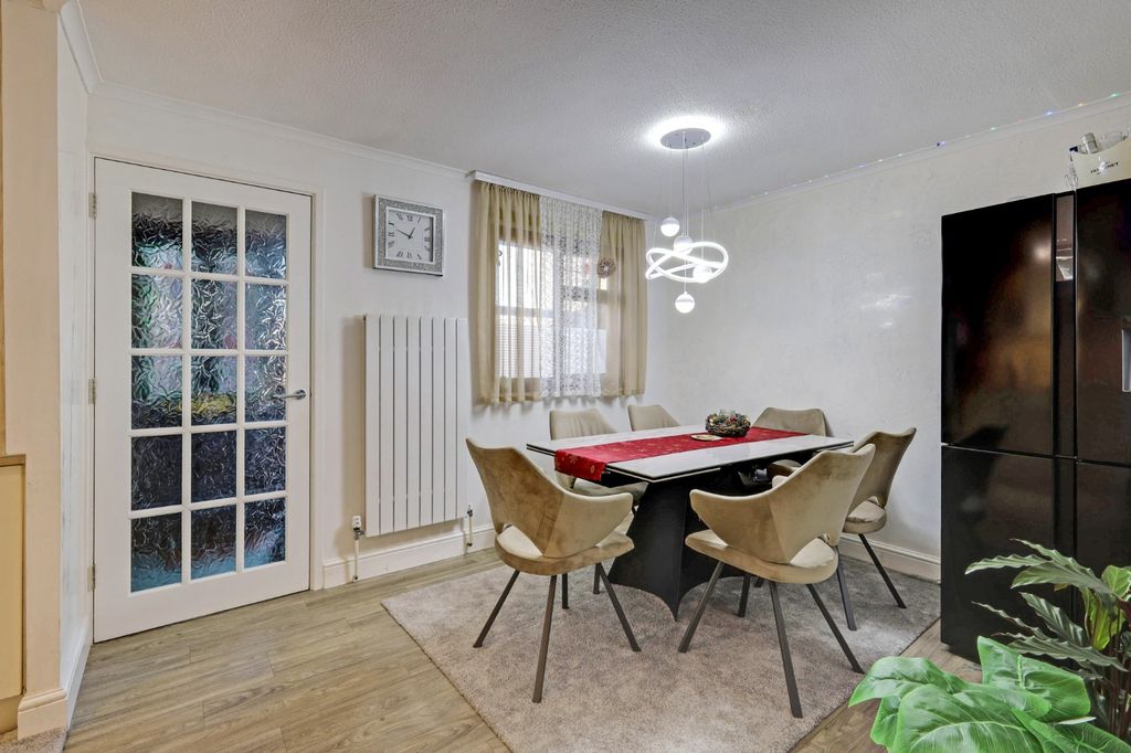 Property photo 3 of 18 4767752