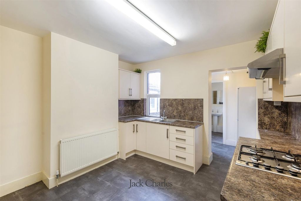 Property photo 3 of 7 Kitchen .Jpg