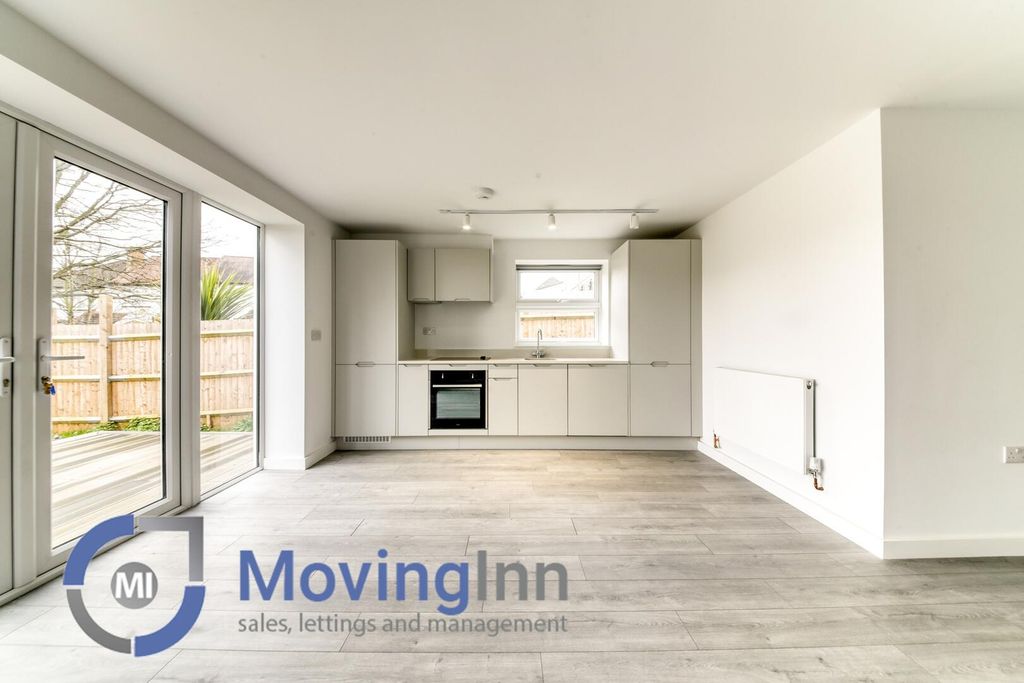 Property photo 2 of 11 Kitchen