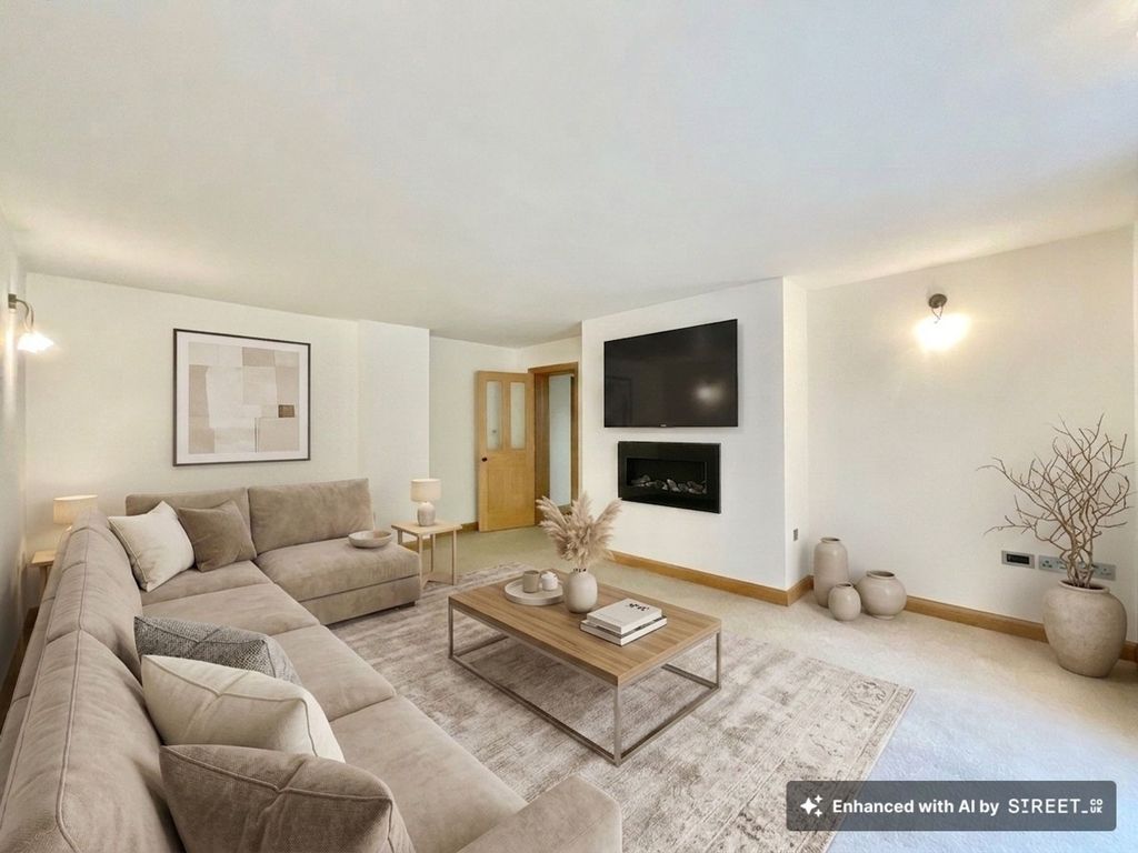 Property photo 3 of 33