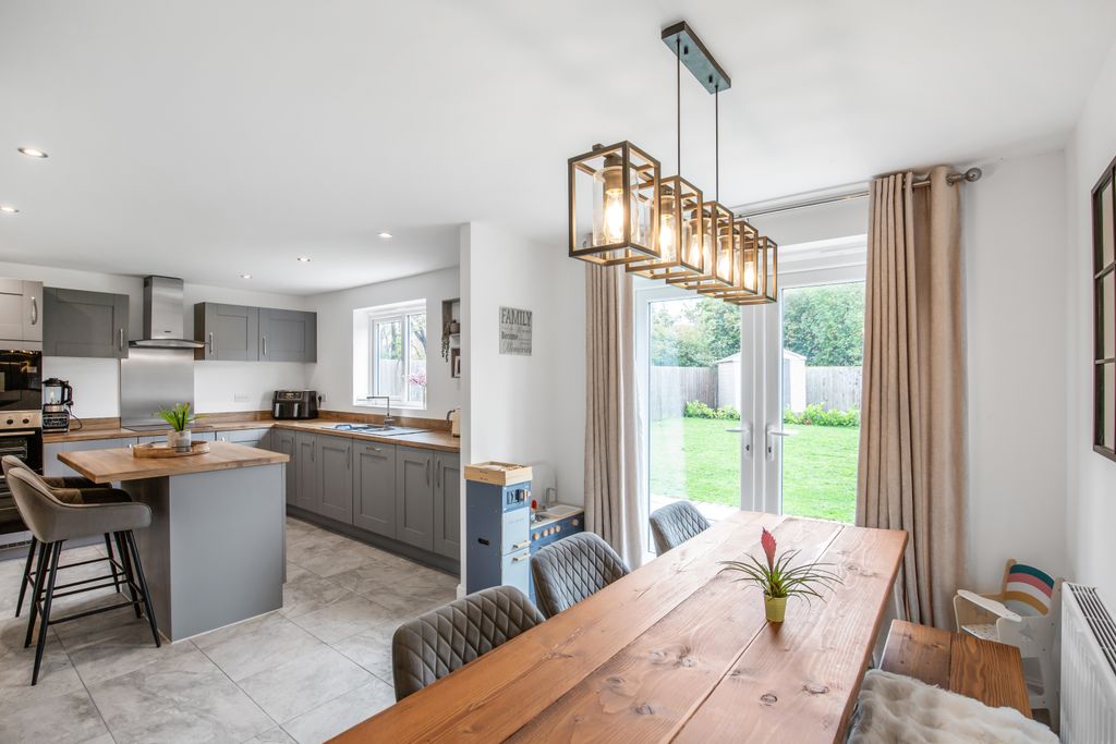 Property photo 2 of 22 Dining Room