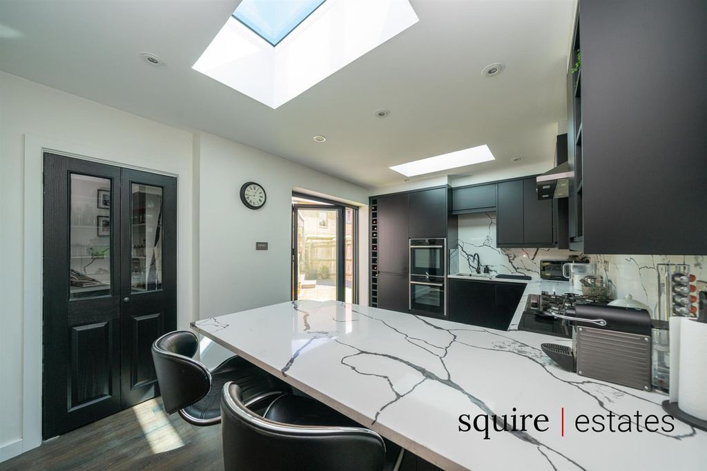 Property photo 2 of 27