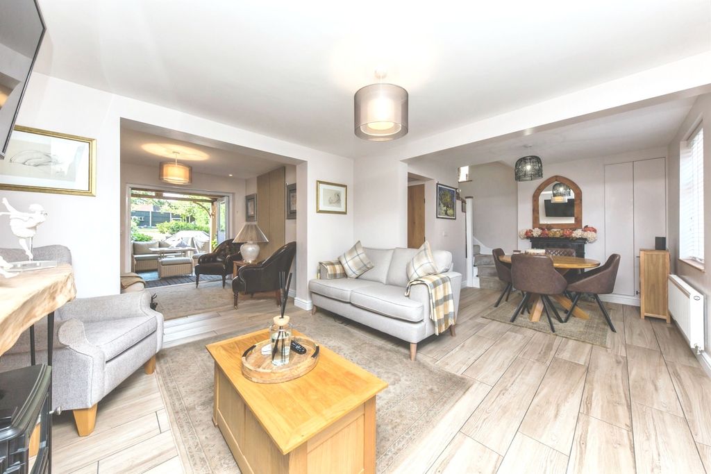 Property photo 3 of 18 Lounge / Dining Room: