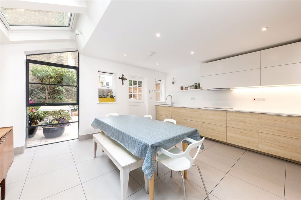 Property photo 3 of 14 Kitchen