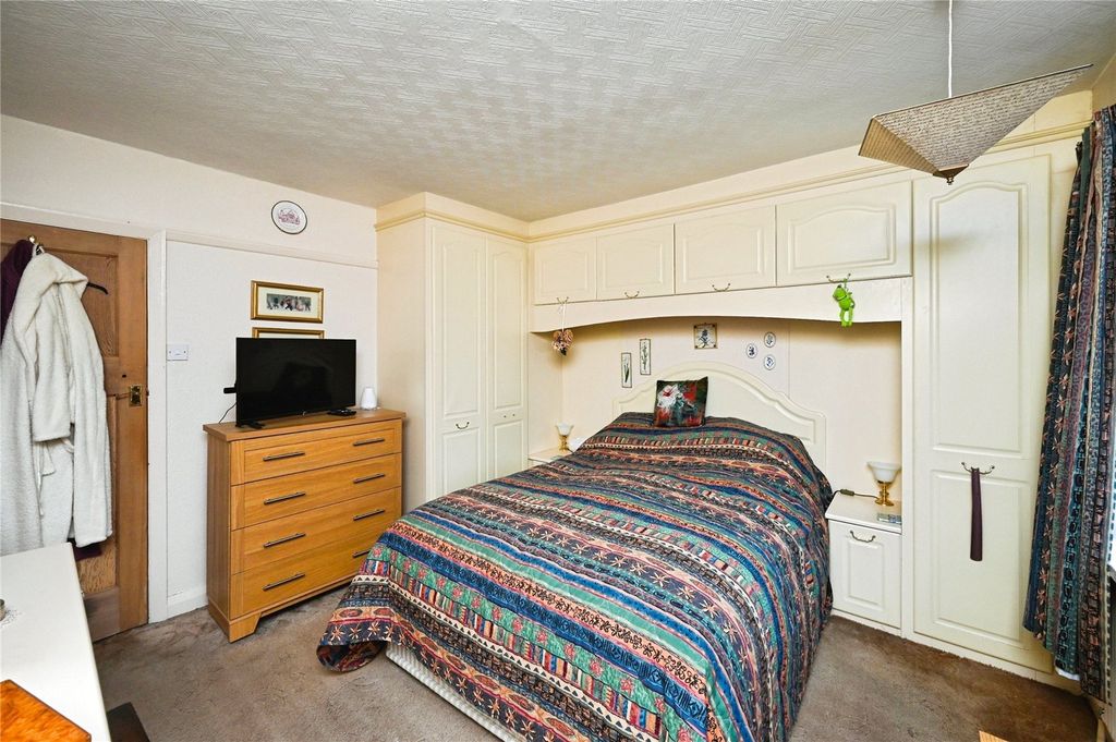 Property photo 3 of 10 Bedroom 1