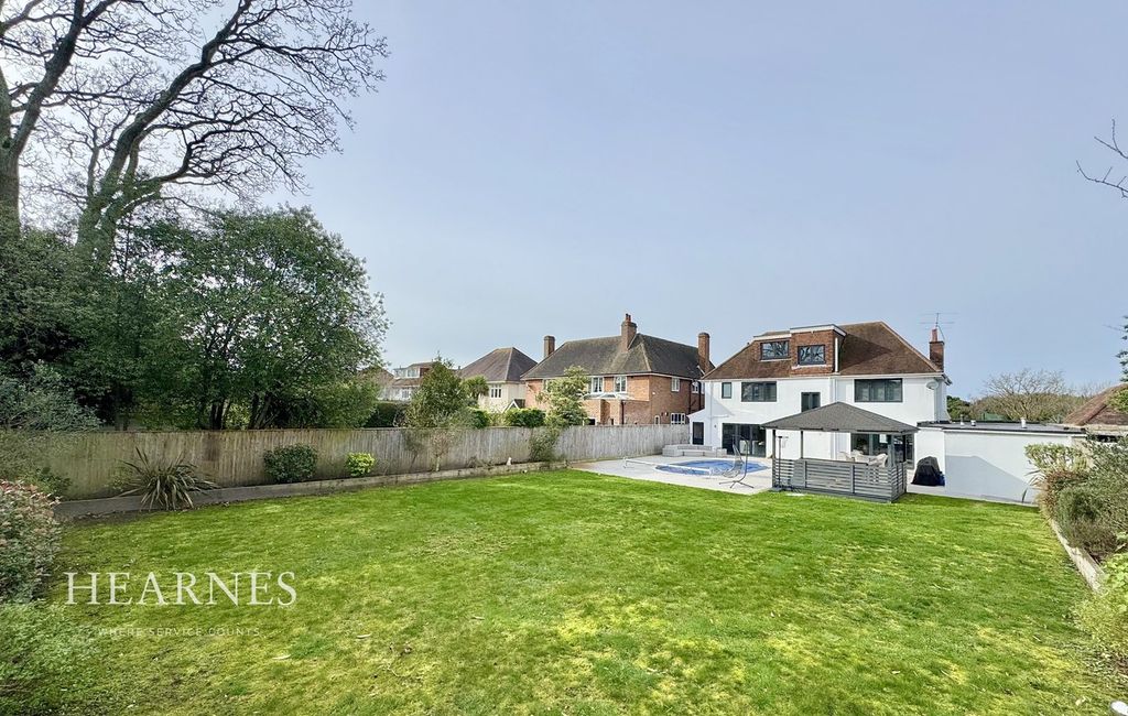 Property photo 1 of 28