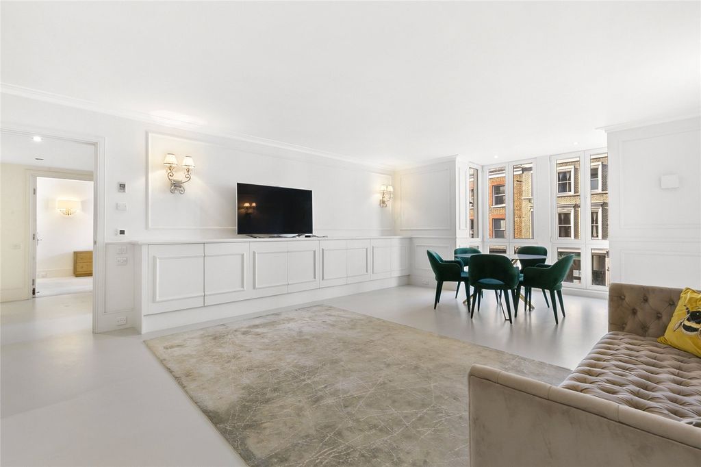 Property photo 3 of 18 Reception