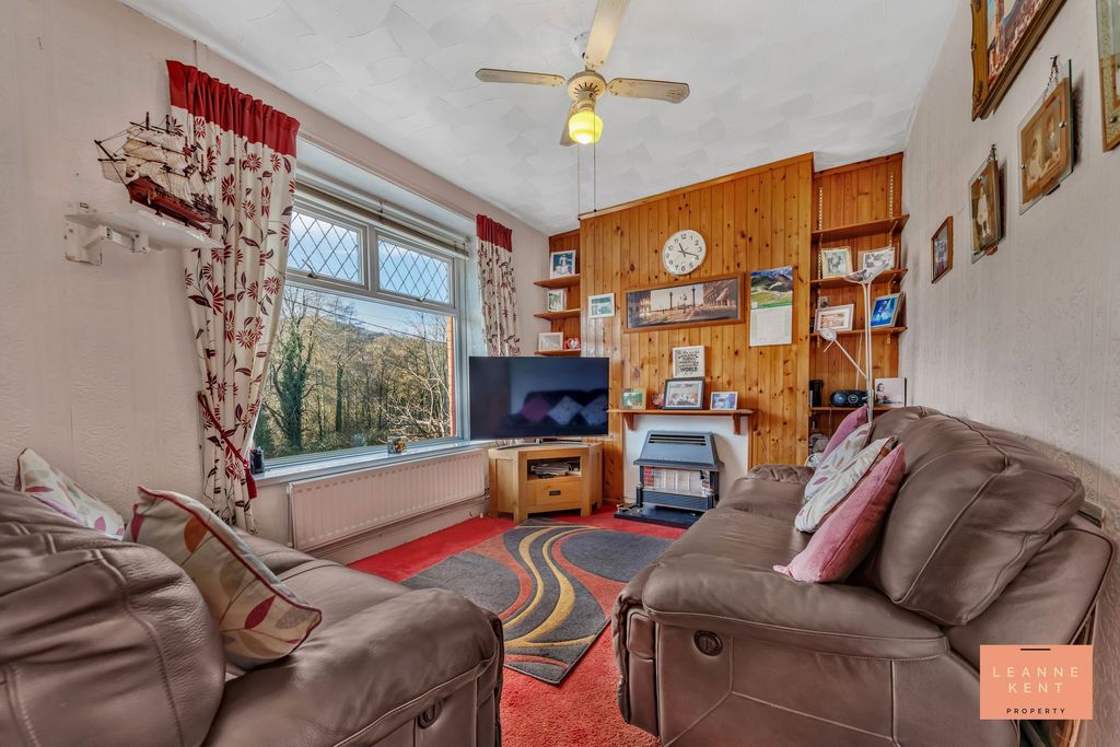 Property photo 3 of 25