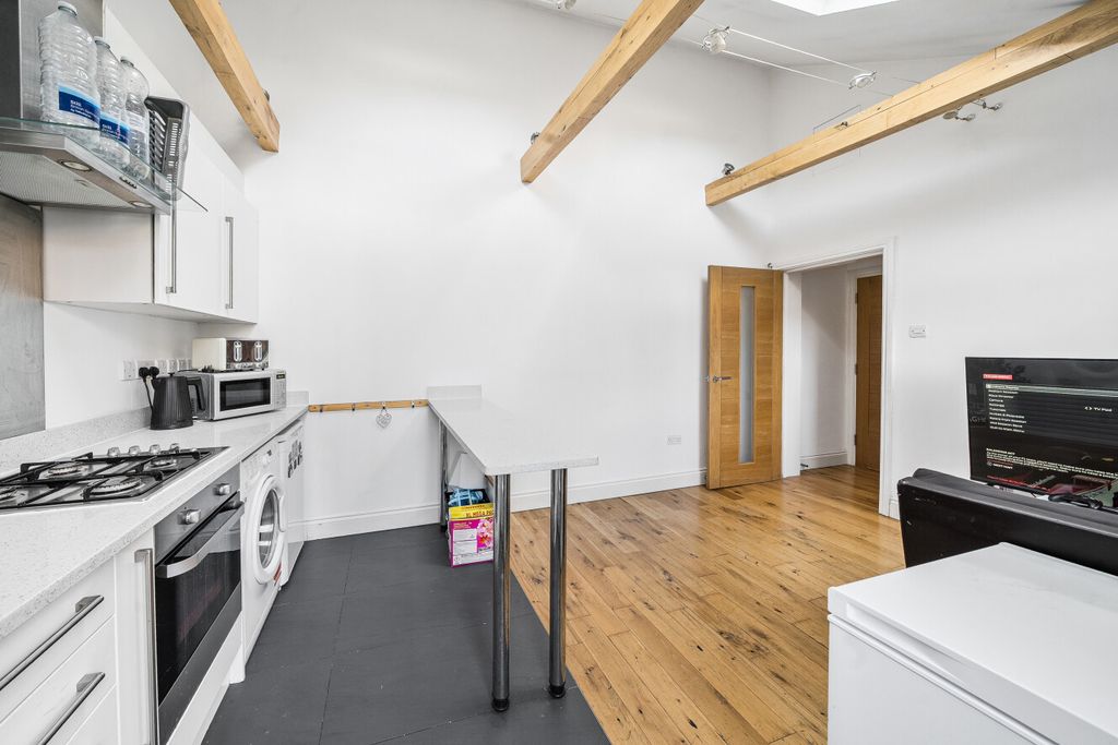 Property photo 3 of 8 1522740-7-6Aacf50...