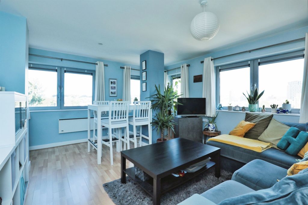 Property photo 2 of 17