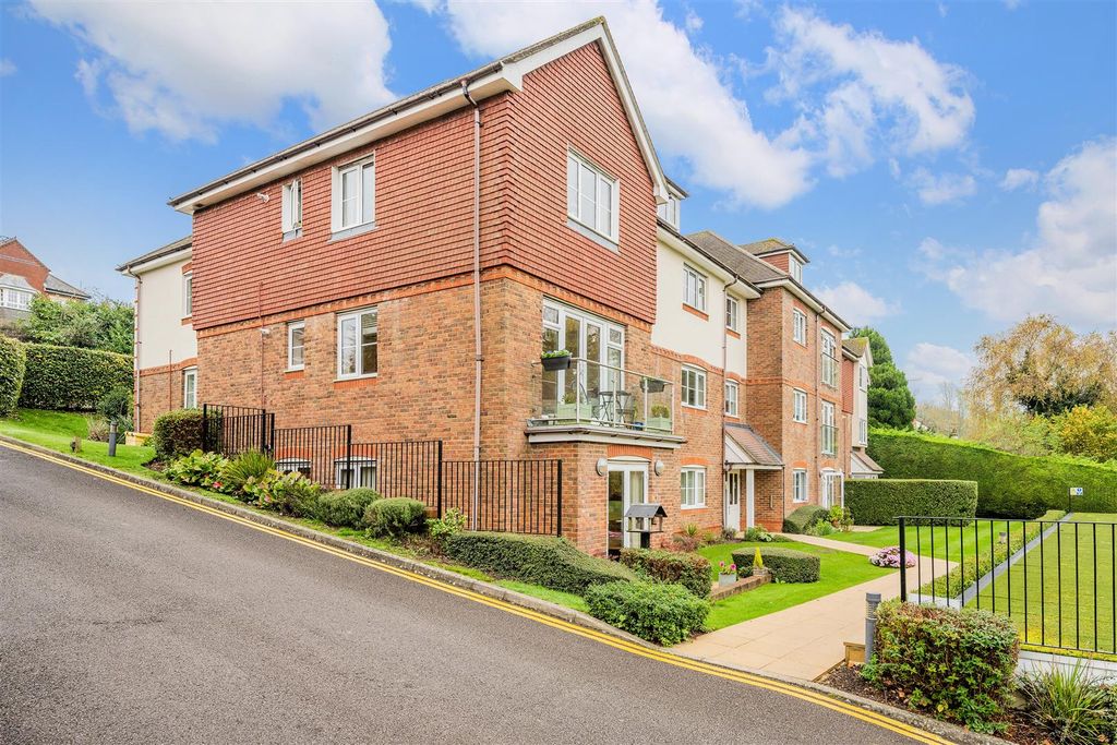 Property photo 1 of 33 Chesham Heights, B8 (9).Jpg
