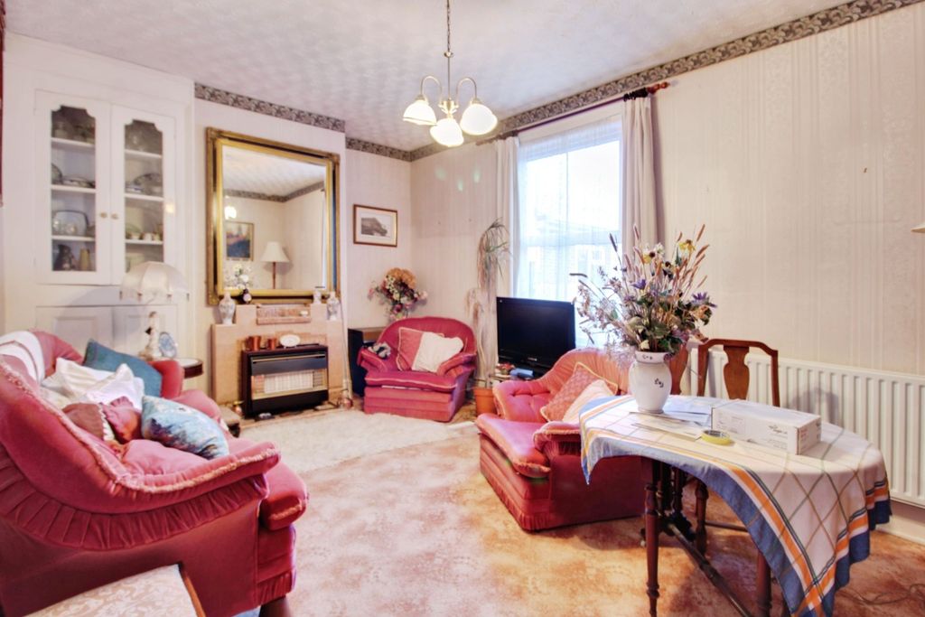 Property photo 3 of 12