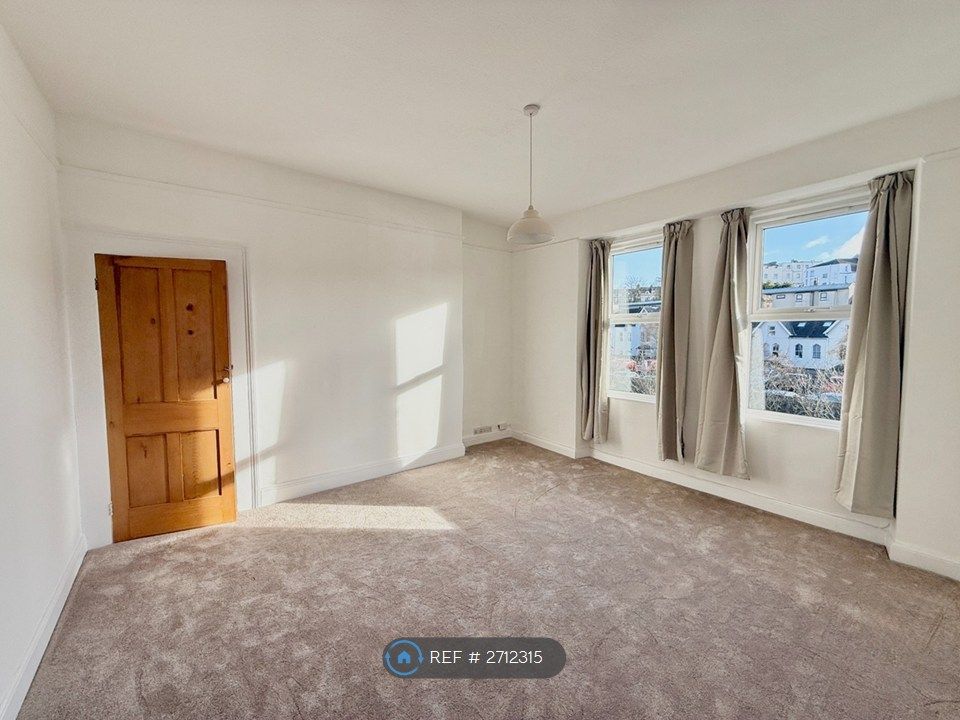 Property photo 1 of 7 Sitting Room