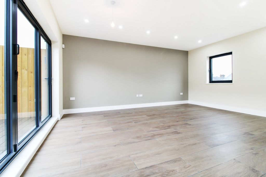 Property photo 3 of 14 Lounge/Diner