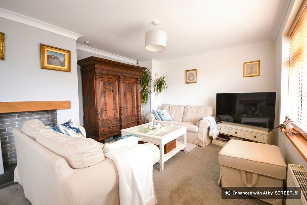 Property photo 3 of 14 Lounge/Dining Room