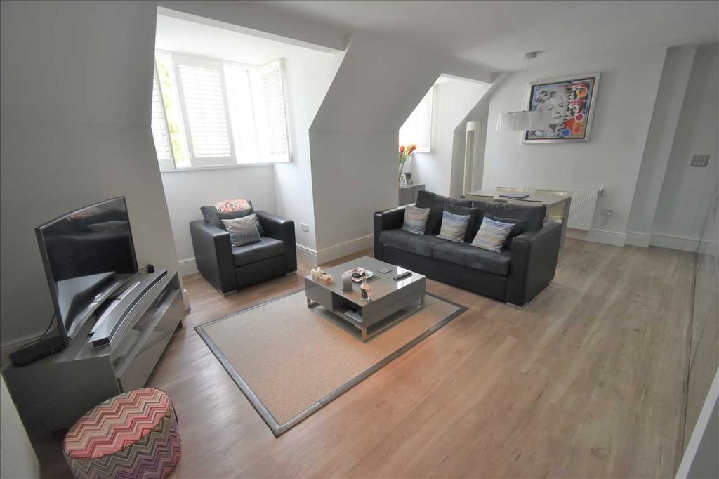 Property photo 2 of 10 Lounge