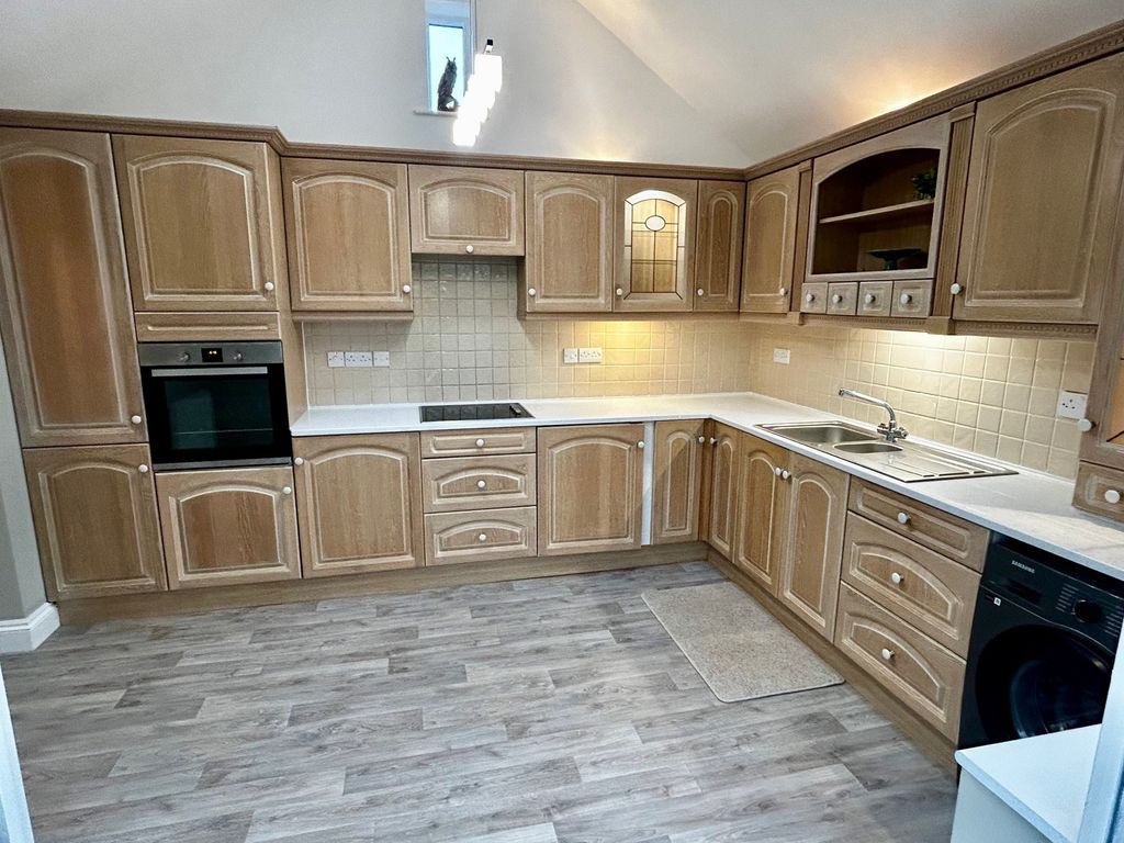 Property photo 2 of 16 Kitchen