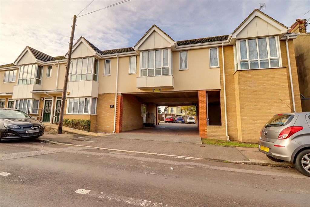 Property photo 2 of 12