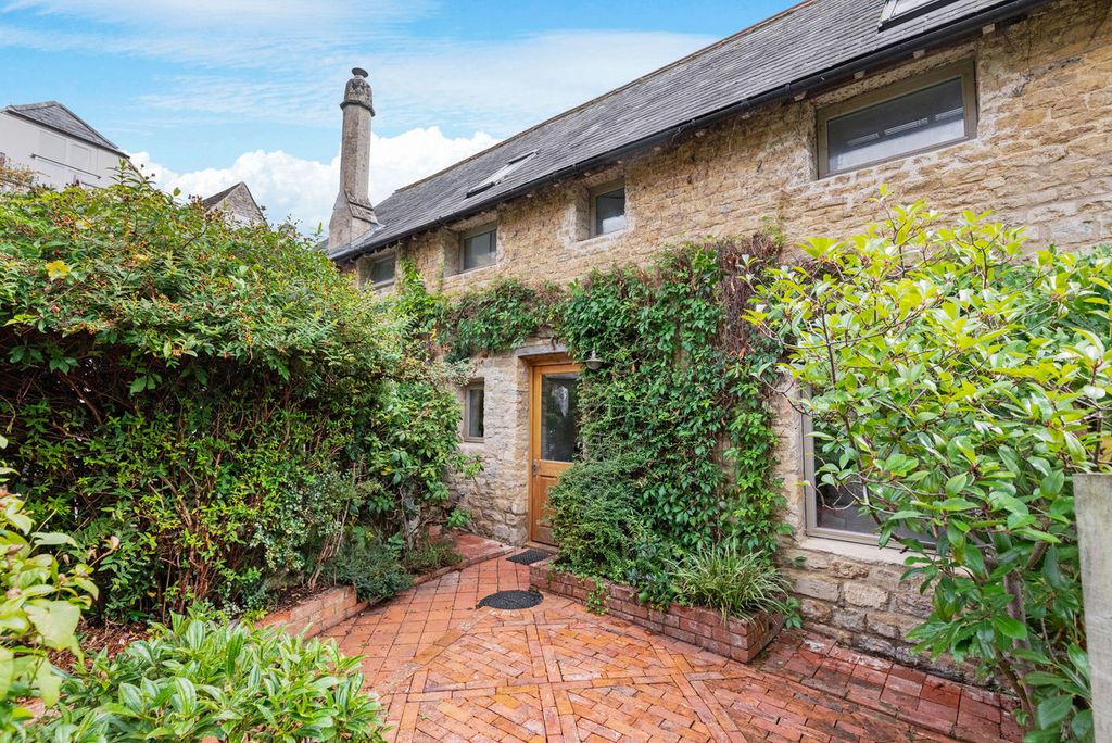 Property photo 1 of 31