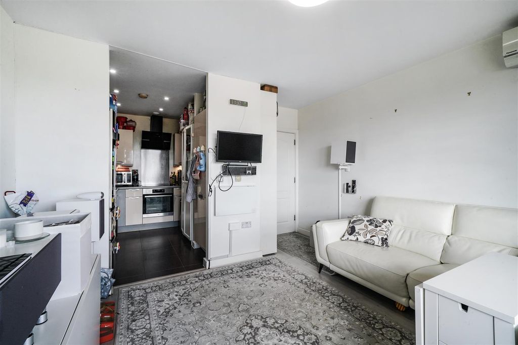 Property photo 3 of 8 Flat 10, Luma Apartments - Qfazbplya8Jtmxk9O6Ht.Jp