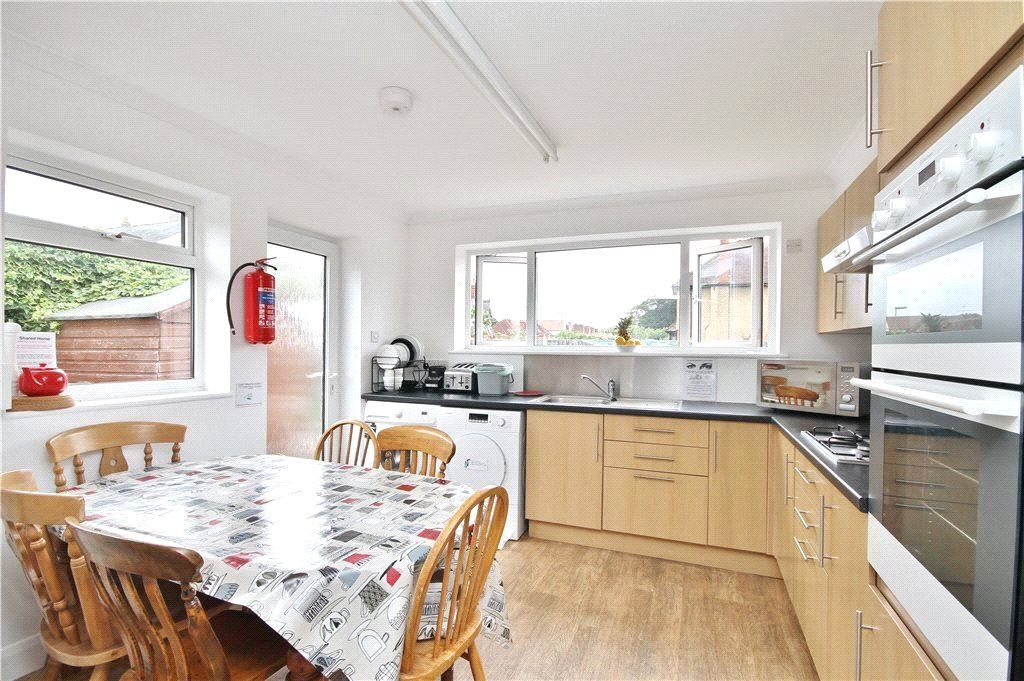 Property photo 3 of 6 Kitchen