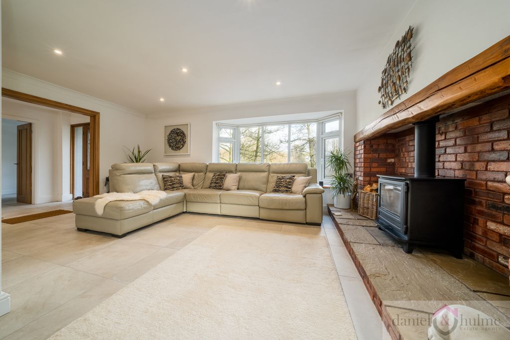 Property photo 3 of 47 Touchwood Part 2-81