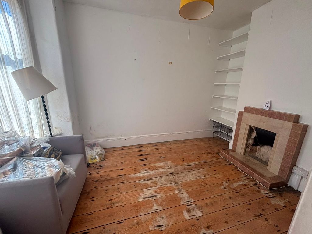 Property photo 2 of 7