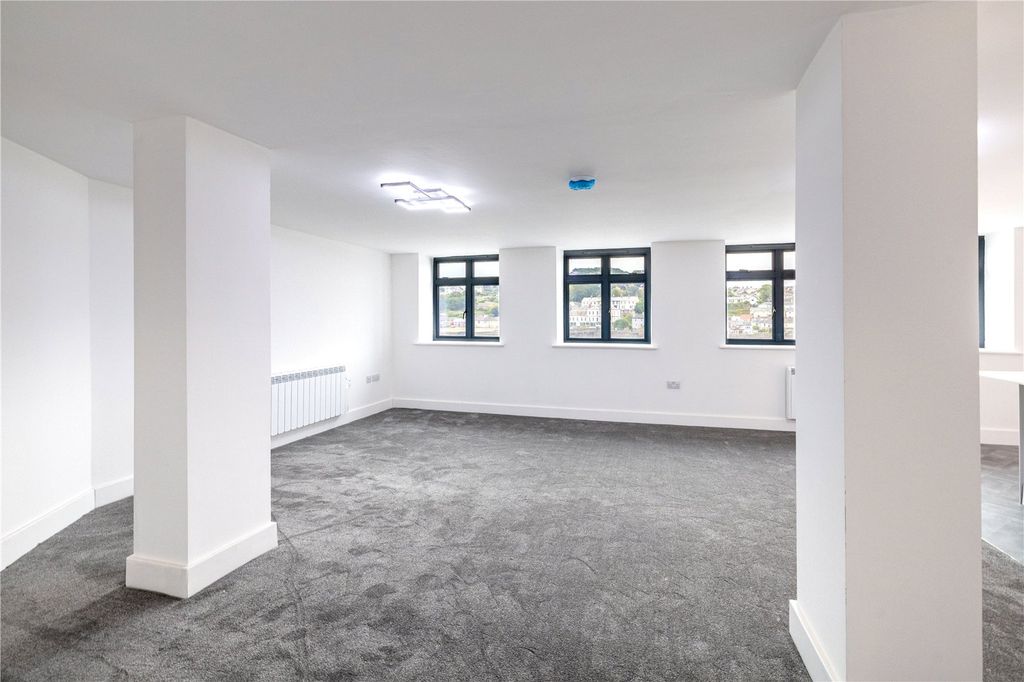 Property photo 3 of 17 Picture No. 28