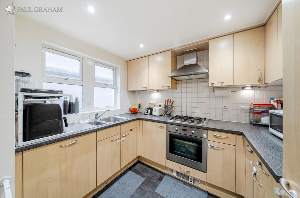 Property photo 2 of 18 Cec34018-1Ebf-45A6-9824-8Efa625A4d56