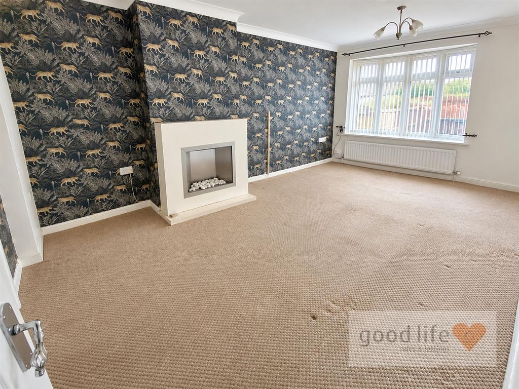 Property photo 2 of 12 20261006_202953061_Ios6 Fairgreen Close.Jpg