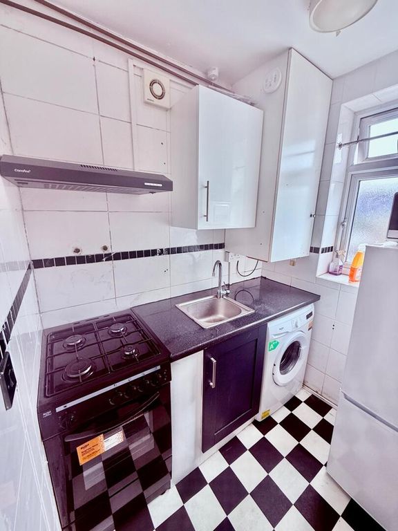 Property photo 3 of 6 Kitchen