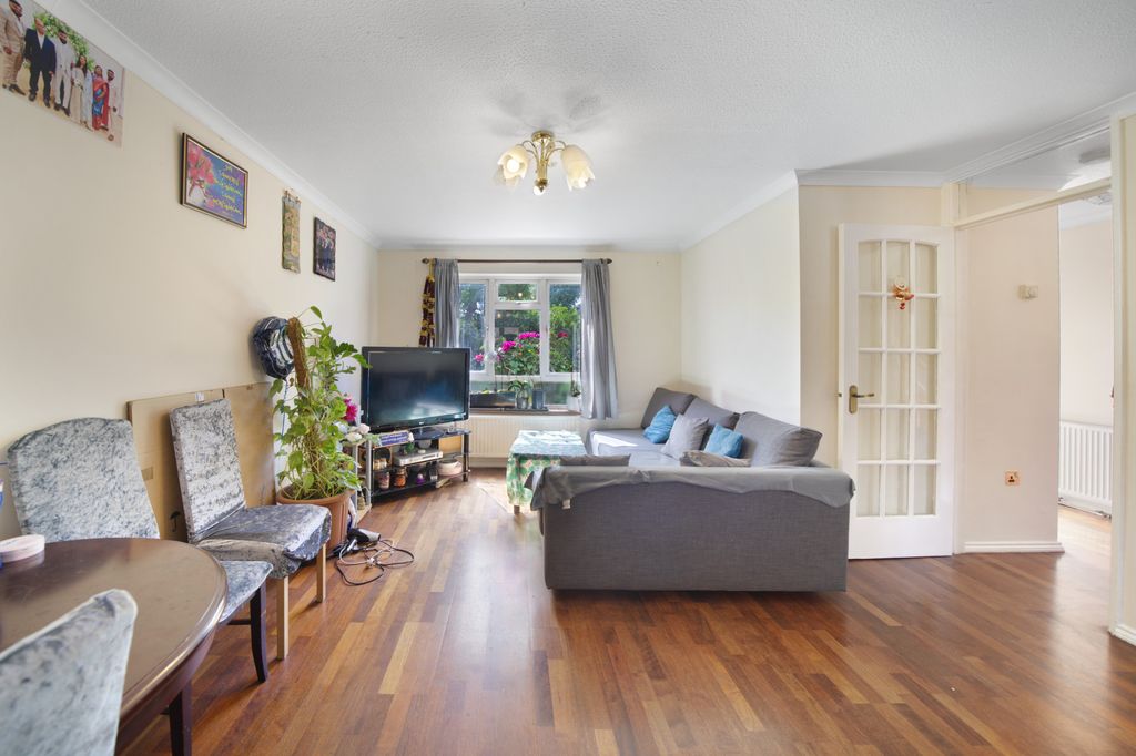 Property photo 3 of 12