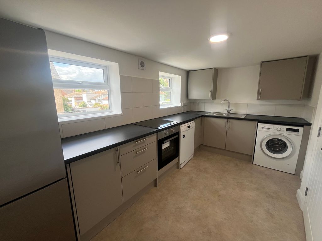 Property photo 2 of 6 Kitchen