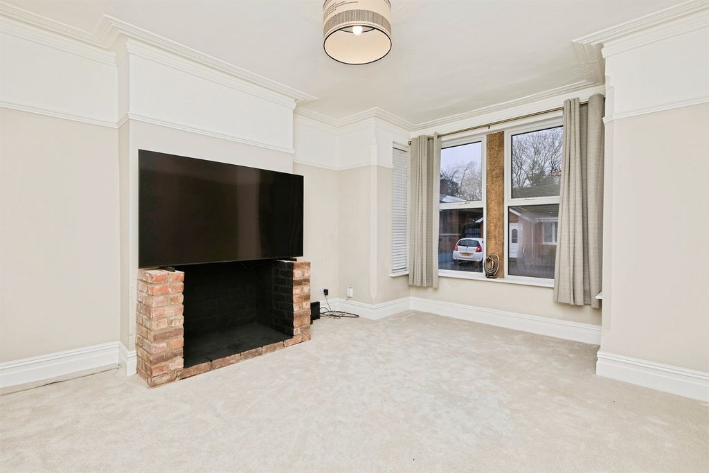 Property photo 2 of 34