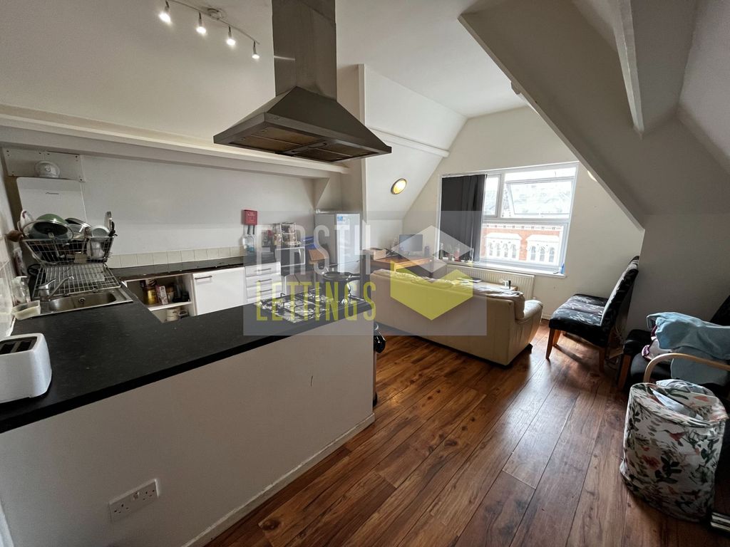 Property photo 3 of 8 Photo 1