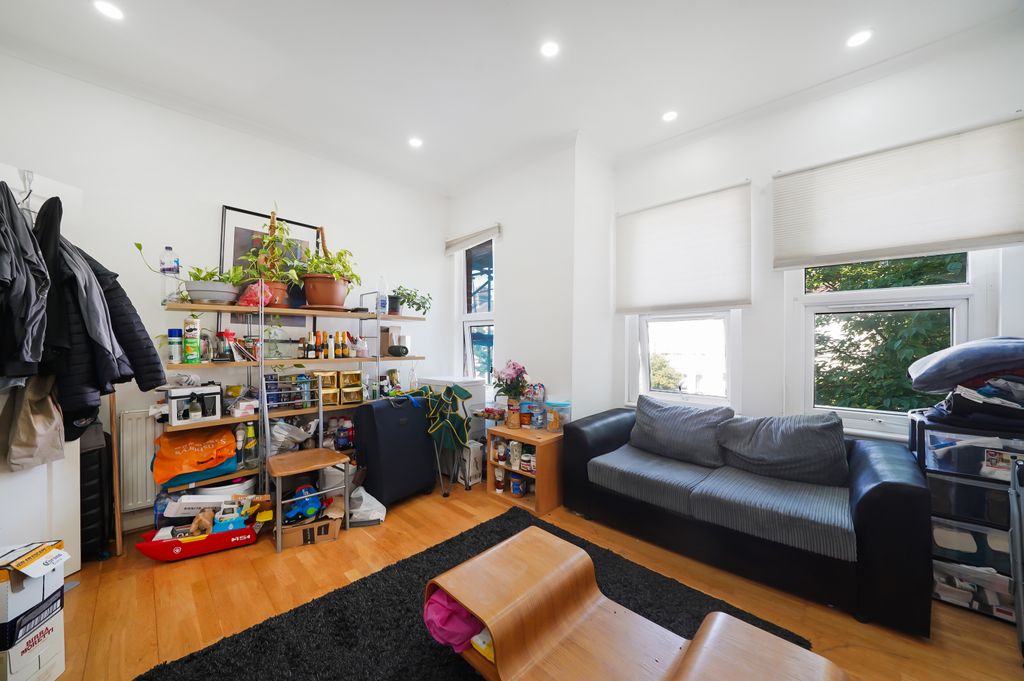 Property photo 2 of 12 6
