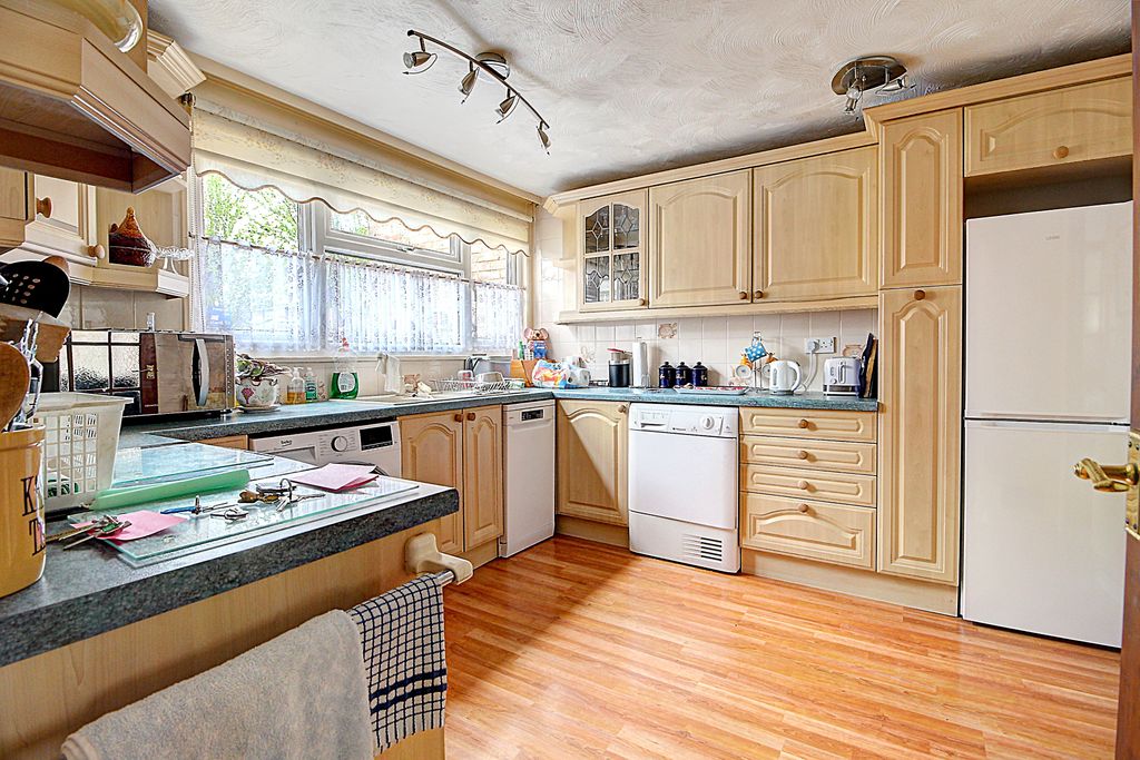 Property photo 3 of 14 Kitchen