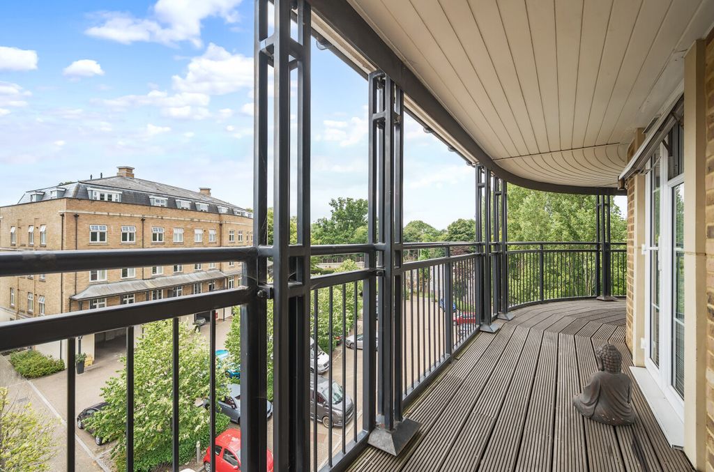 Property photo 1 of 12 1327208-17-688ce8...