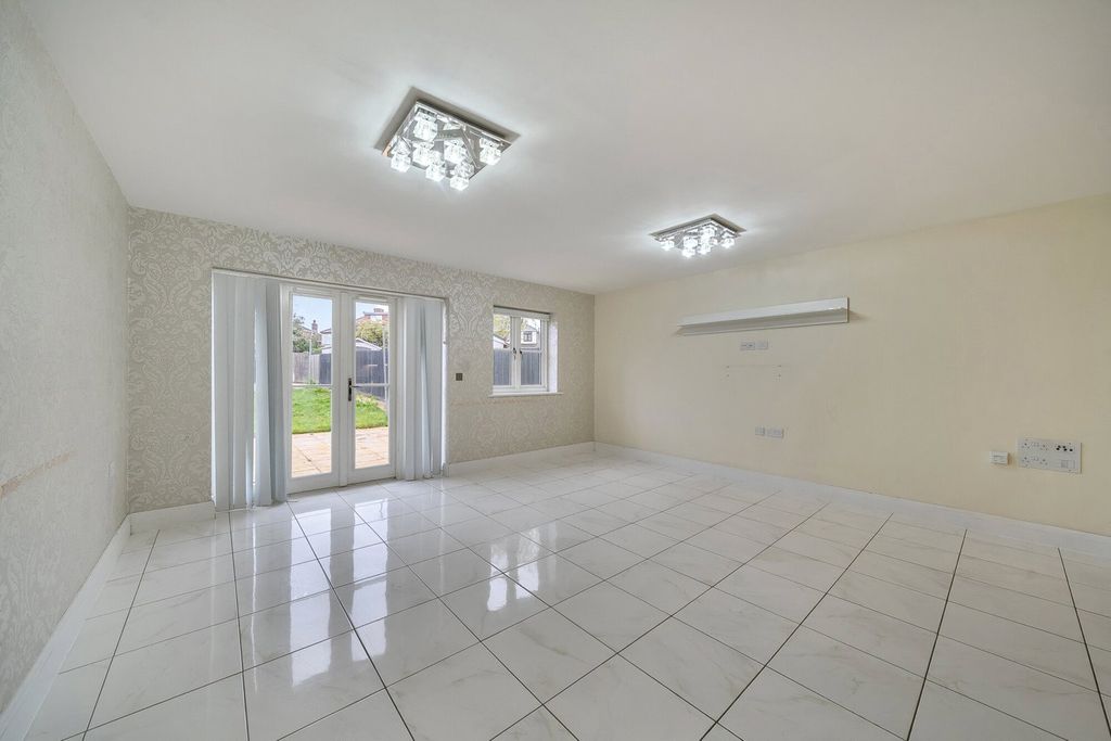 Property photo 3 of 20 1375255-10-6904cd...