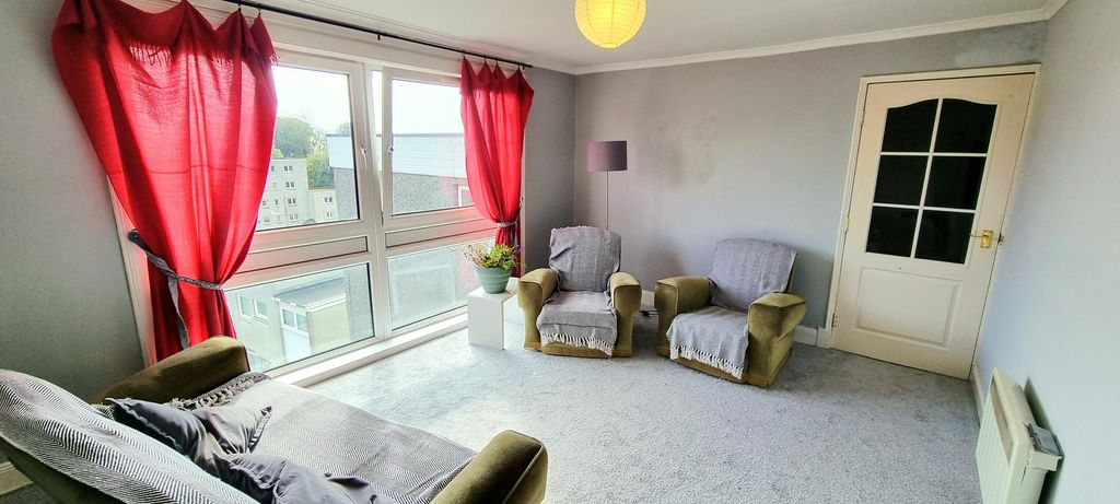 Property photo 2 of 9