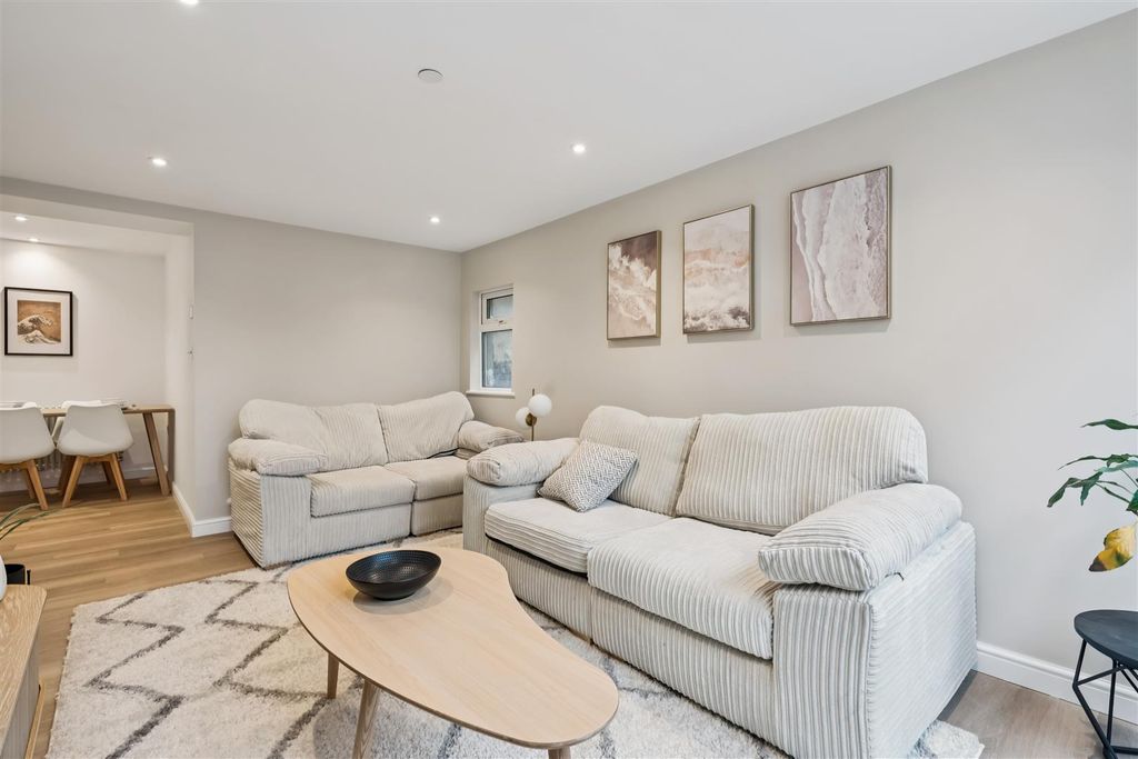 Property photo 3 of 9 16.Jpg