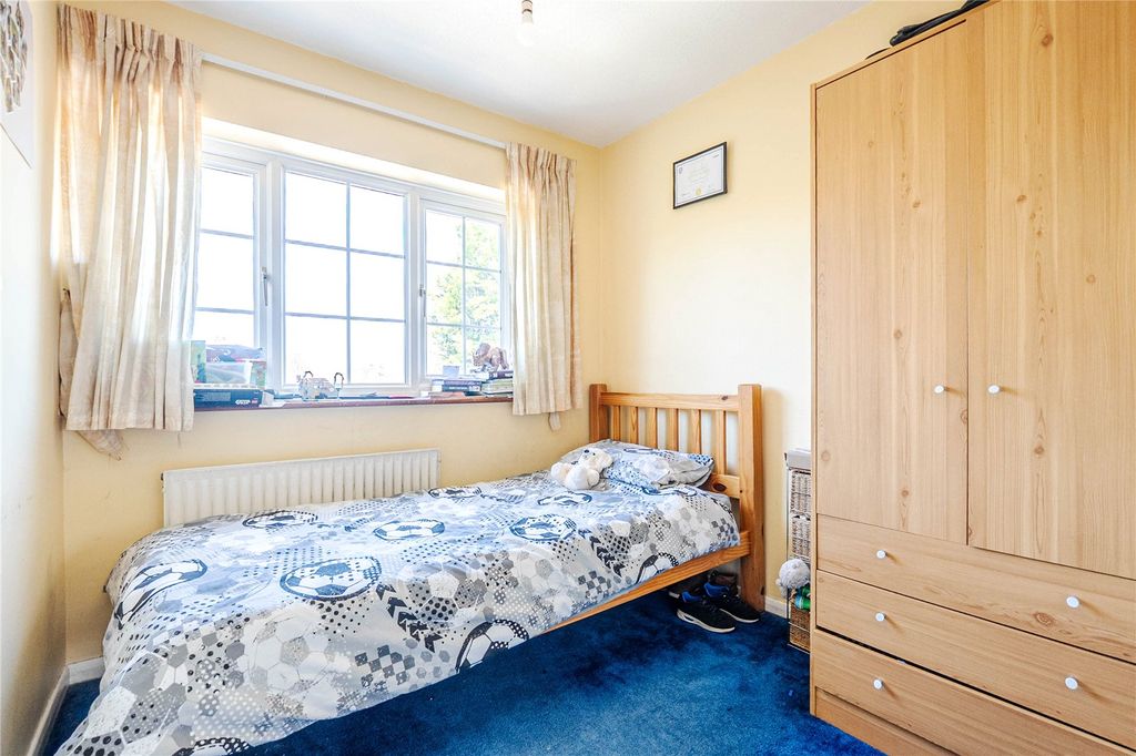 Additional image 11 of 5 bed detached house for saleSt Christophers Close, Dunstable, Bedfordshire LU5